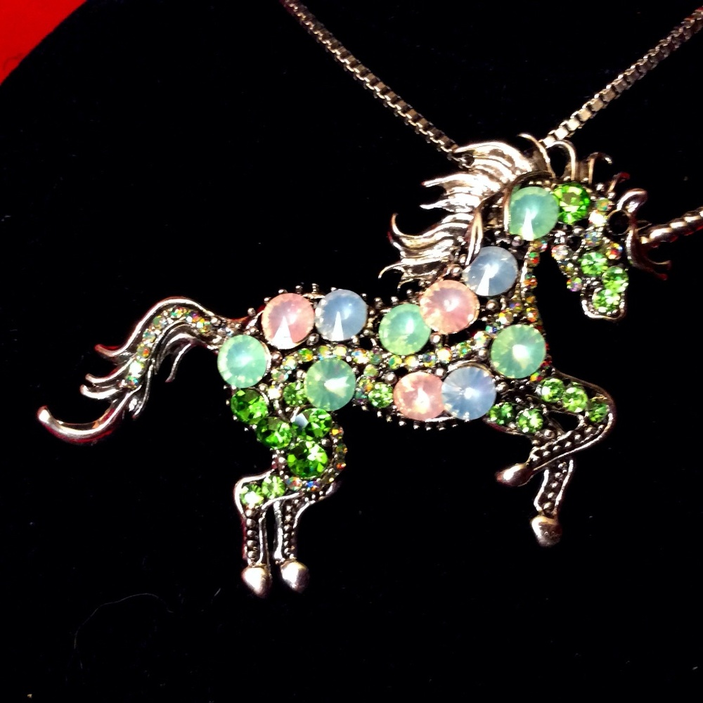 📿👠Betsey Johnson NWT Unicorn multi colored